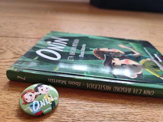 Libro ONIN ETA BASOKO MISTERIOA Liburu + chapa