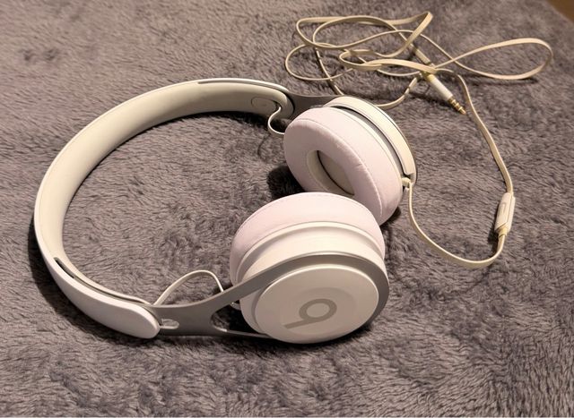 Auriculares Beats EP Blancos y Grises