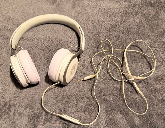 Auriculares Beats EP Blancos y Grises