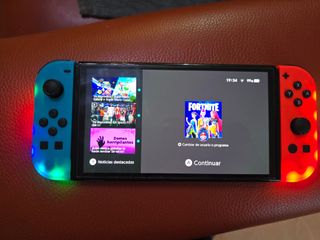 Nintendo Switch OLED con 4 mandos