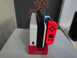 Nintendo Switch OLED con 4 mandos