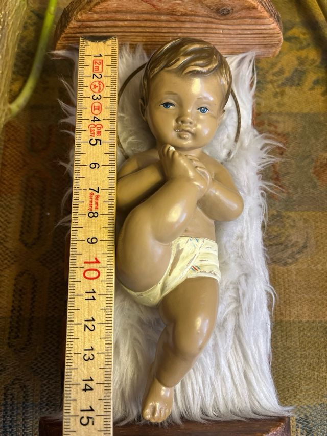 Culla in legno di peluche con Gesù Bambino