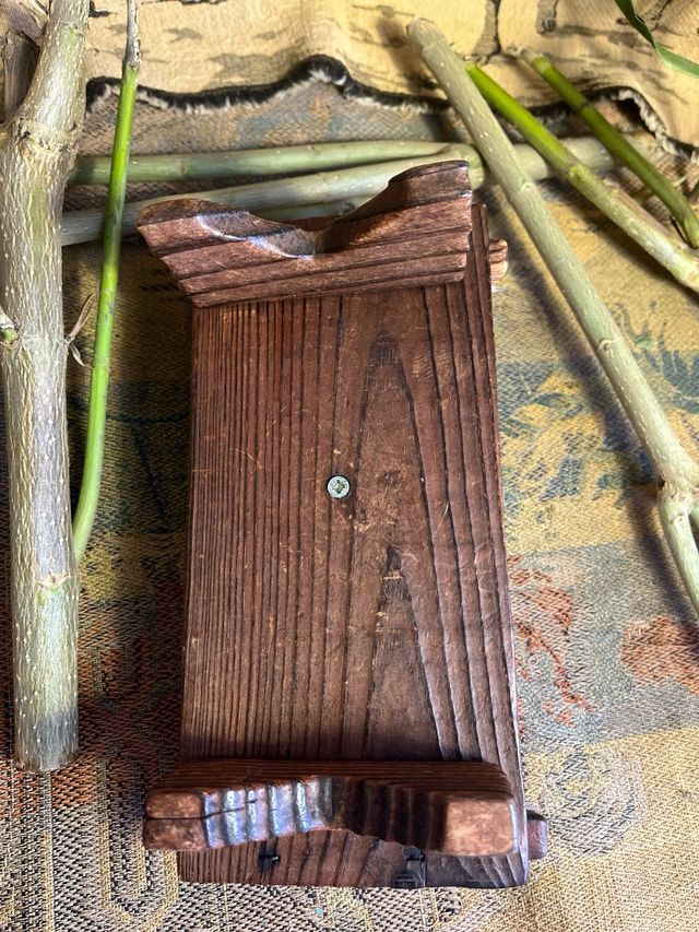 Culla in legno di peluche con Gesù Bambino