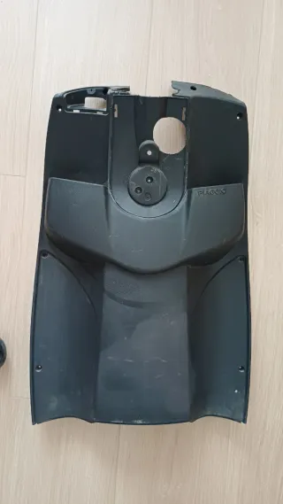 Contraescudo Piaggio Carnaby Negro