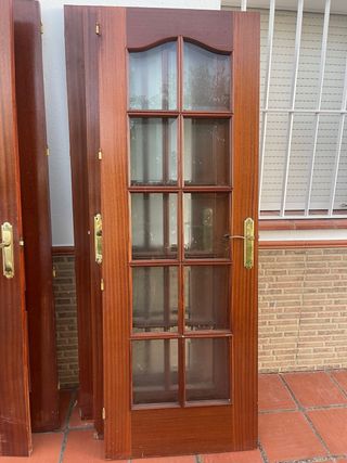 Juego de 9 puertas de madera