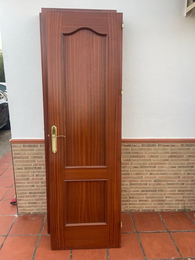 Juego de 9 puertas de madera