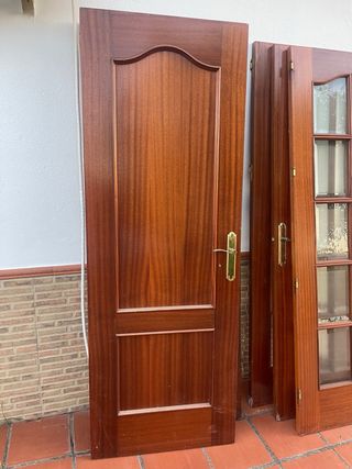 Juego de 9 puertas de madera