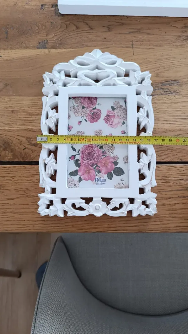 Marco de fotos blanco decorado