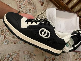 Zapatos Gucci Negros y Blancos