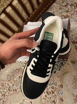 Zapatos Gucci Negros y Blancos