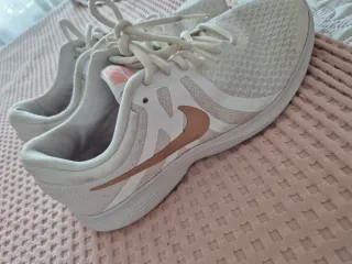 Zapatillas Nike Mujer Blancas y Rosas