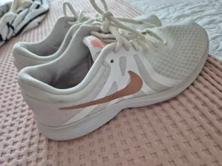 Zapatillas Nike Mujer Blancas y Rosas