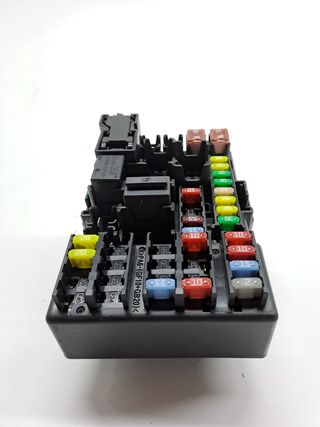CAJA RELES / FUSIBLES OPEL ADAM