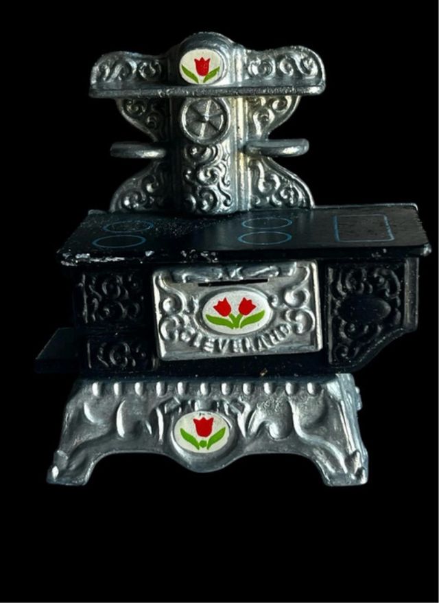 Stufa in miniatura decorata con tulipani