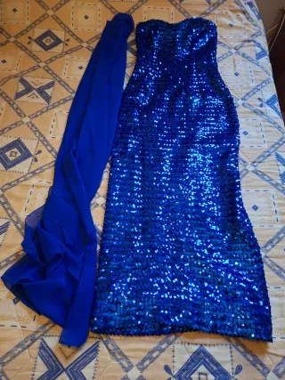 Vestido de fiesta azul con lentejuelas
