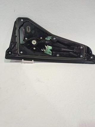 ELEVALUNAS TRASERO DERECHO LAND ROVER RANGE ROVER (LM)