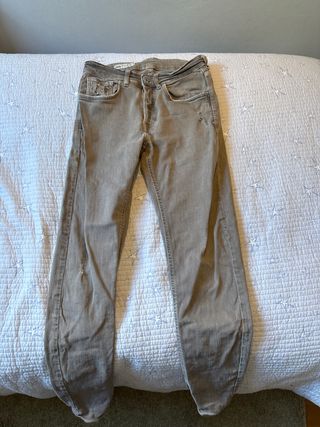 Pantalones Beige tejanos del zara