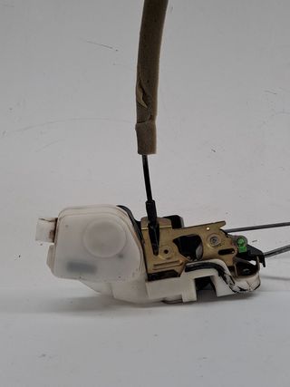 CERRADURA PUERTA DELANTERA DERECHA MITSUBISHI MONTERO PININ  (2)