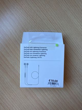 Auriculares blancos con conector Lightning