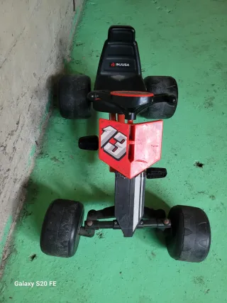 Coche de pedales para niños INJUSA