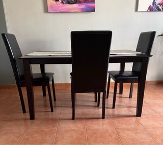 Mesa comedor y 4 sillas
