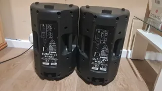 Altavoces amplificados negros