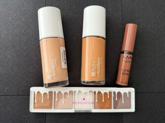 Lote Maquillaje: Bases, Paleta y Brochas