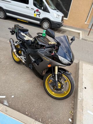 YAMAHA R6 Negra