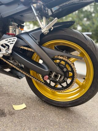 YAMAHA R6 Negra