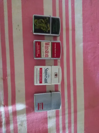 Confezione da 4 accendini imitazione Zippo
