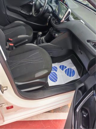 Peugeot 208 2014
