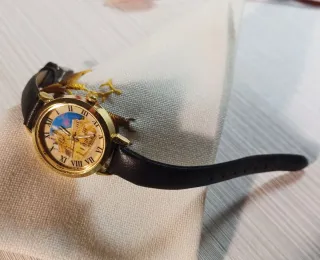 Reloj de pulsera con diseño de edificio