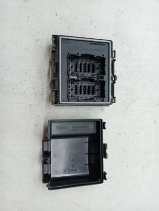 CAJA RELES / FUSIBLES FORD FOCUS (3)