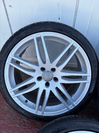 Llantas Audi RS4 19” con neumáticos