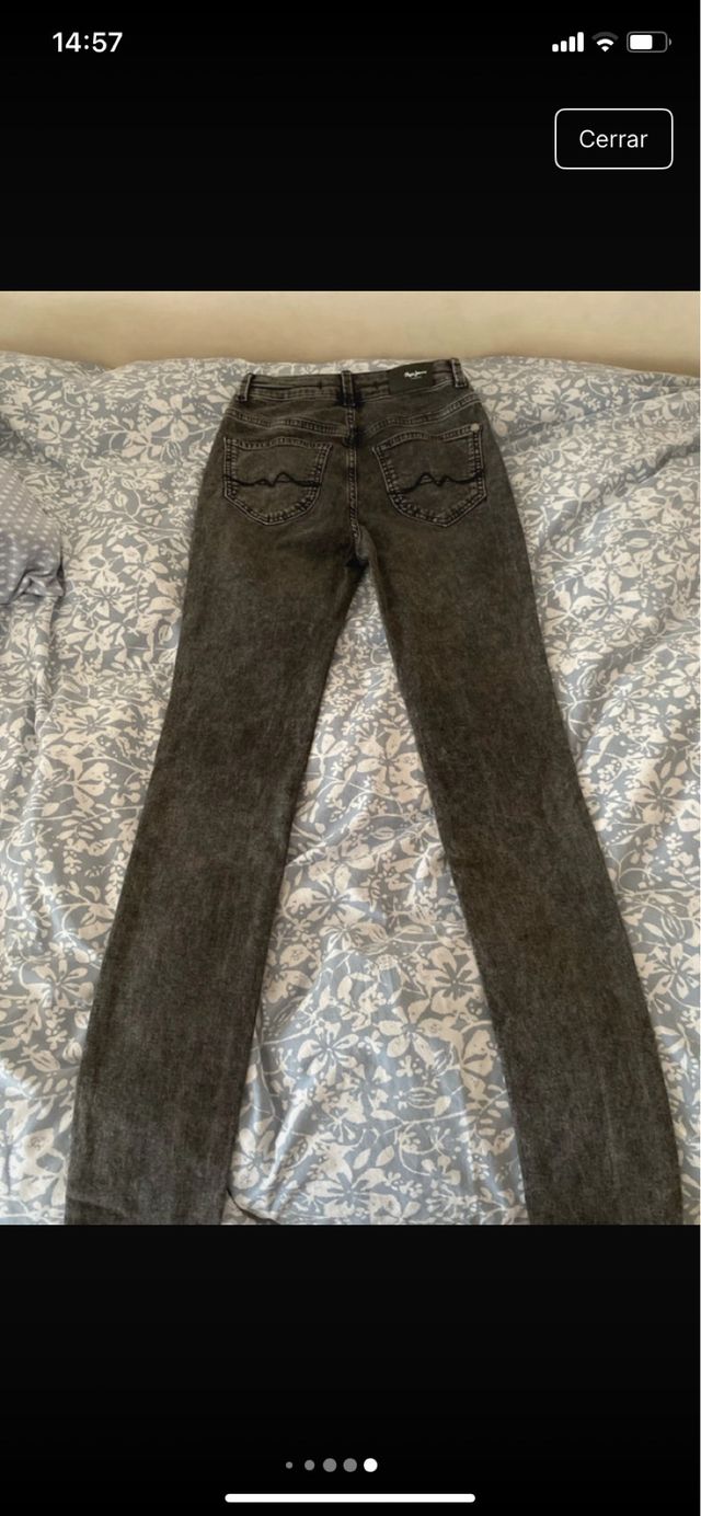 Pantalones Pepe Jeans grises con tachuelas