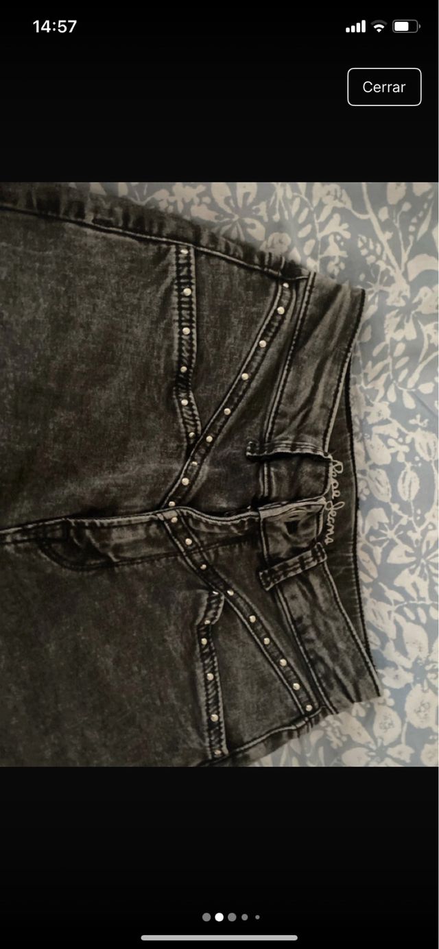 Pantalones Pepe Jeans grises con tachuelas