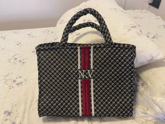 Bolso personalizado bordado N.V.