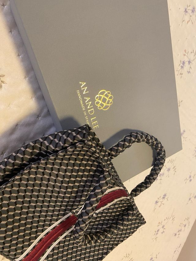 Bolso personalizado bordado N.V.