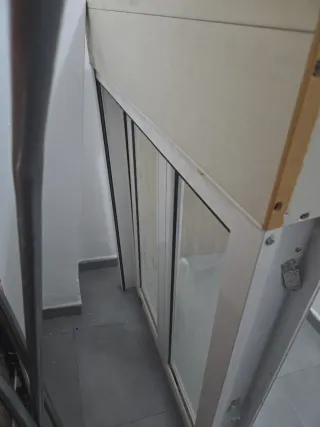 Ventana de aluminio blanca