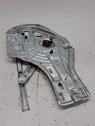 ELEVALUNAS DELANTERO IZQUIERDO HYUNDAI TUCSON (JM) (2)