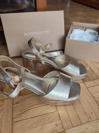 Sandalias plataforma tacón BUONARROTI doradas 39