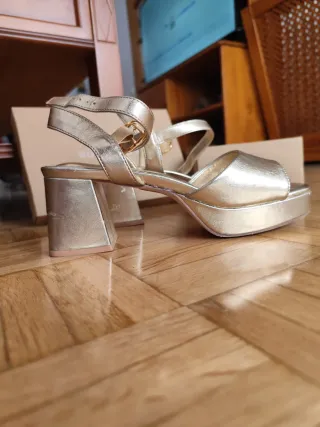 Sandalias plataforma tacón BUONARROTI doradas 39