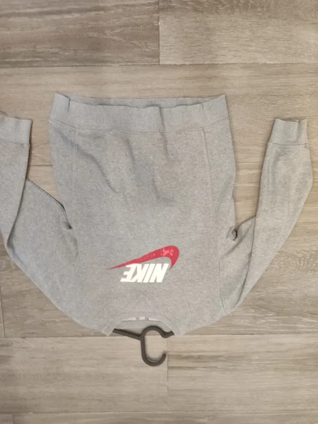 Sudadera Nike Gris Logo Swoosh