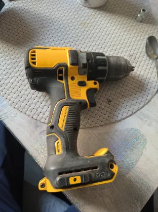 Taladro Dewalt sin batería