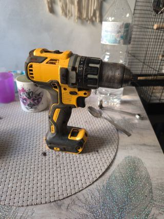Taladro Dewalt sin batería