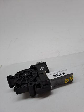 MOTOR ELEVALUNAS DELANTERO DERECHO OPEL CORSA E