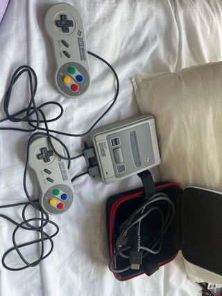 Super Nintendo con 2 mandos y juegos