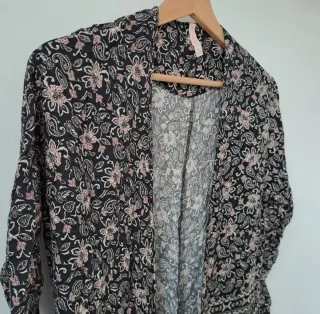 Camisola floral con flecos