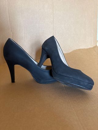Zapatos de tacón negros para mujer