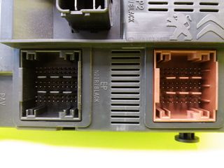 CAJA RELES / FUSIBLES PEUGEOT 208